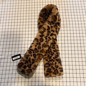 NWT Leopard Print Faux Fur Scarf